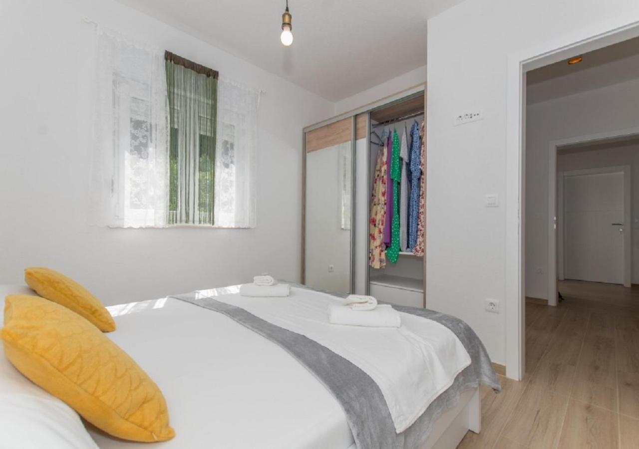 Seaview Oscar Apartman *
